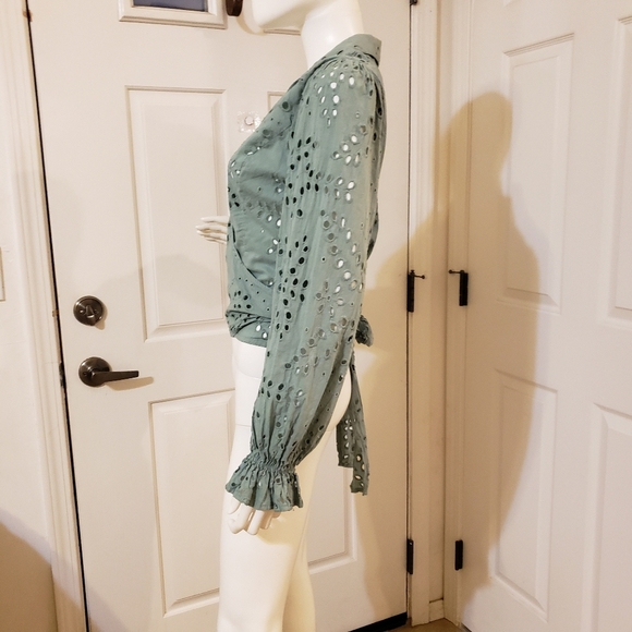 Guess Size Medium - Picture 2 of 4